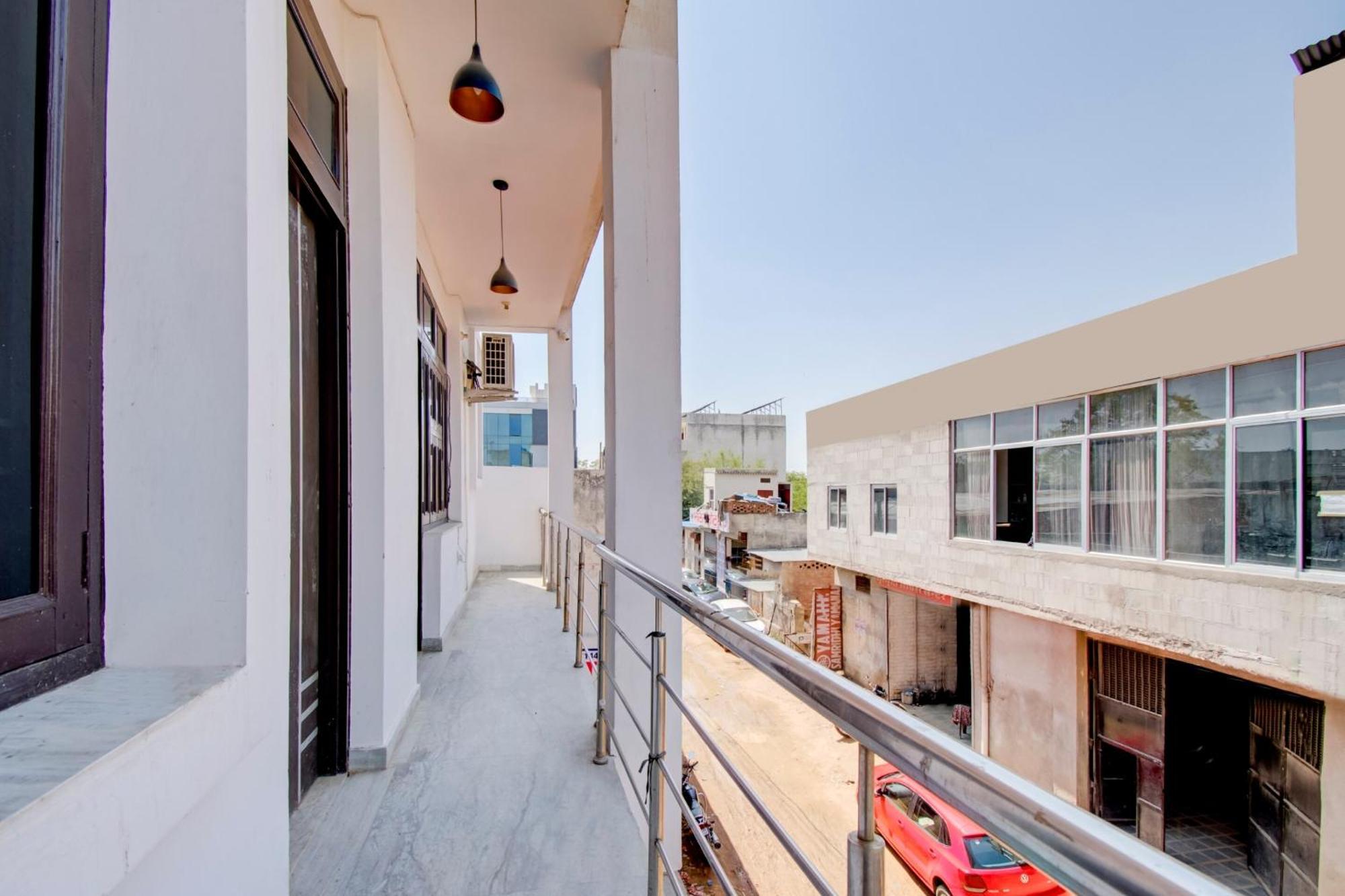 Oyo Flagship 81130 Vanya Guest House Jaipur Ngoại thất bức ảnh